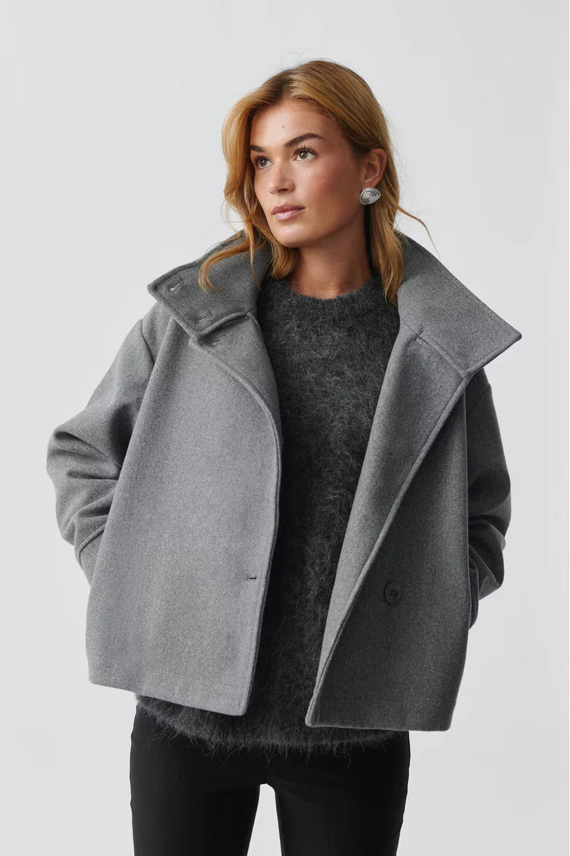 Sorellis - Trench Coat Muse