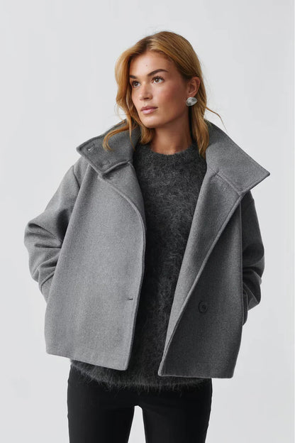 Sorellis - Trench Coat Muse